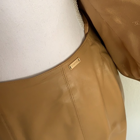 Chanel Leather skirt suit with rose gold detailing - Picture 8 of 10